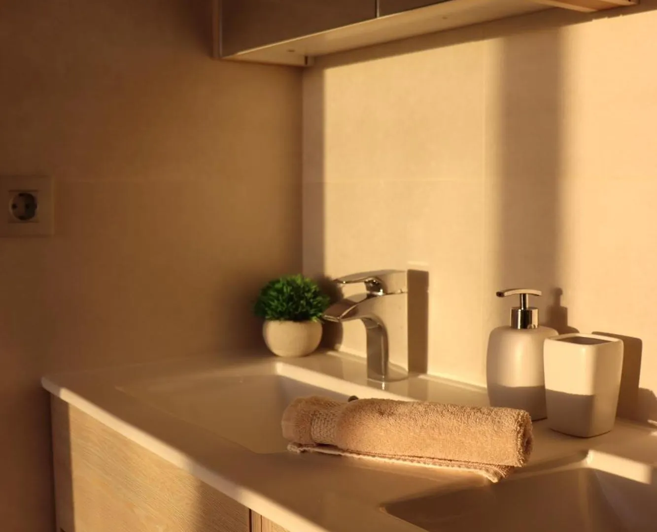 אדחה Azure Sky Villa - Panoramic Ocean View, Luxury, San Eugenio ספרד