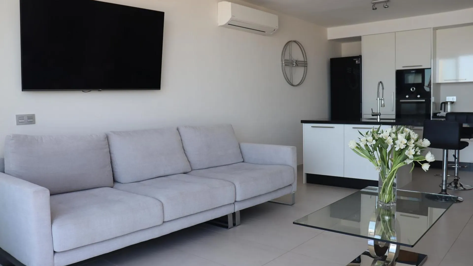 אדחה Azure Sky Villa - Panoramic Ocean View, Luxury, San Eugenio