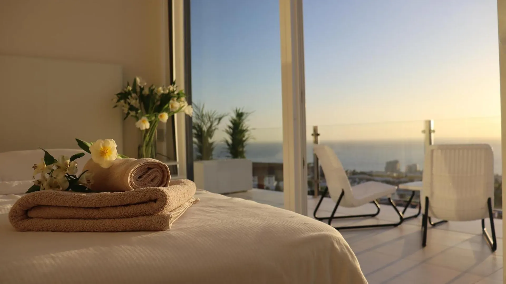אדחה Azure Sky Villa - Panoramic Ocean View, Luxury, San Eugenio