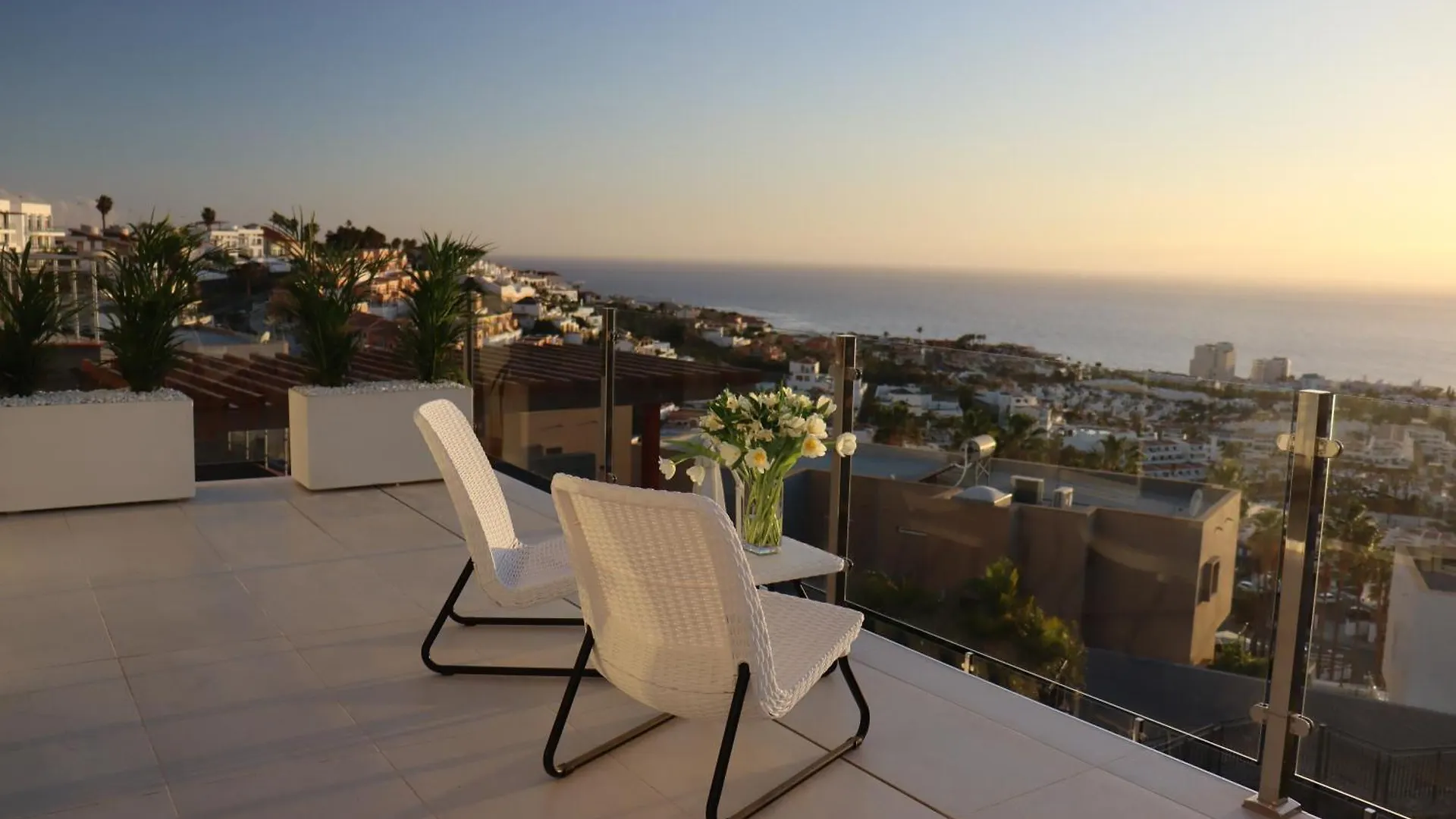 אדחה Azure Sky Villa - Panoramic Ocean View, Luxury, San Eugenio