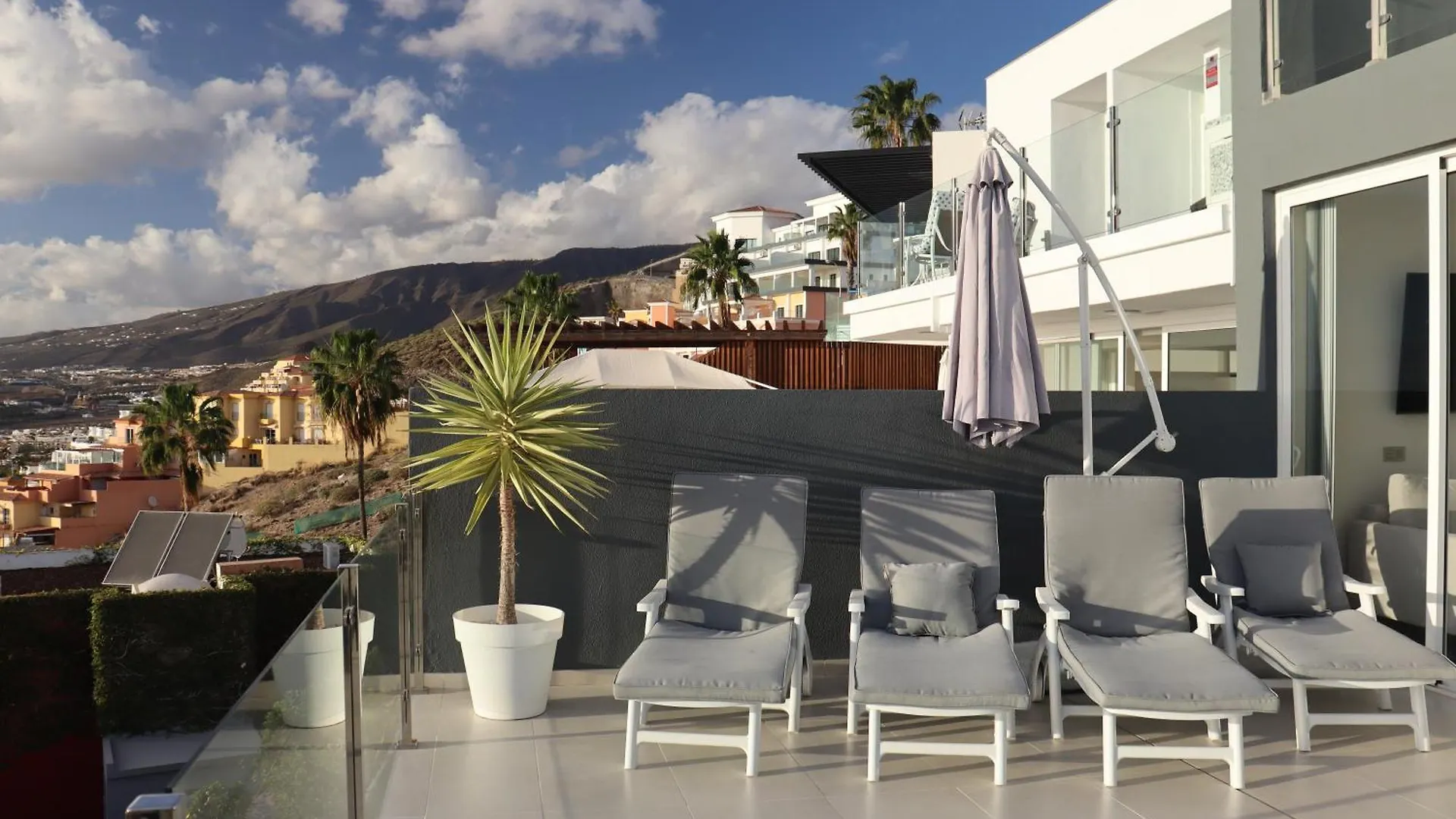 אדחה Azure Sky Villa - Panoramic Ocean View, Luxury, San Eugenio