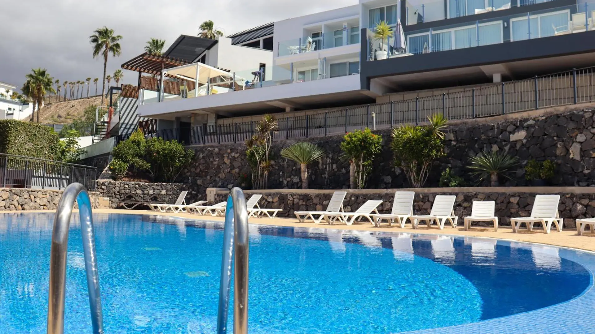 אדחה Azure Sky Villa - Panoramic Ocean View, Luxury, San Eugenio ספרד