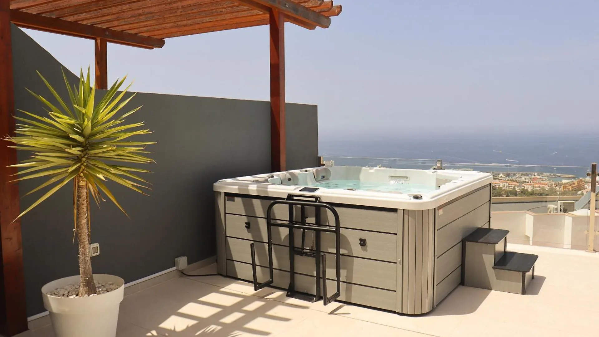 אדחה Azure Sky Villa - Panoramic Ocean View, Luxury, San Eugenio