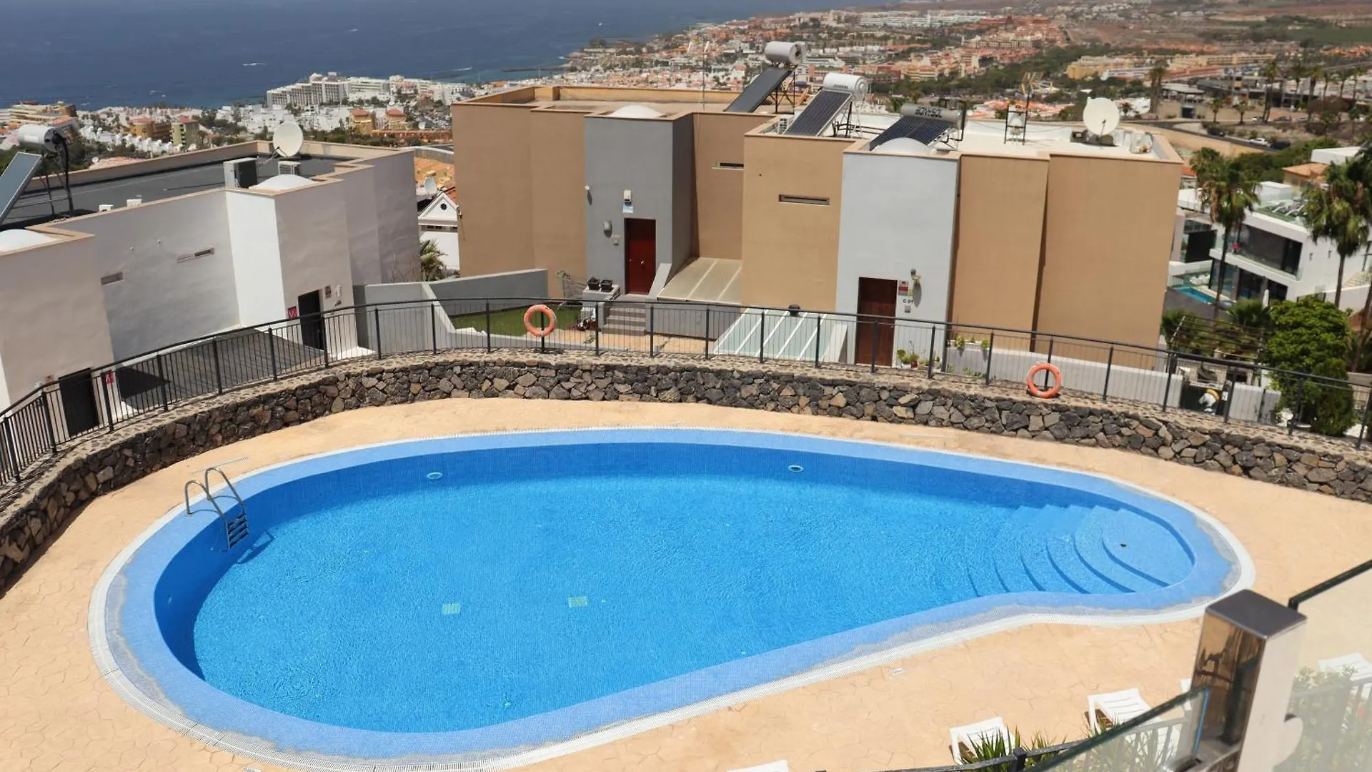אדחה Azure Sky Villa - Panoramic Ocean View, Luxury, San Eugenio ספרד